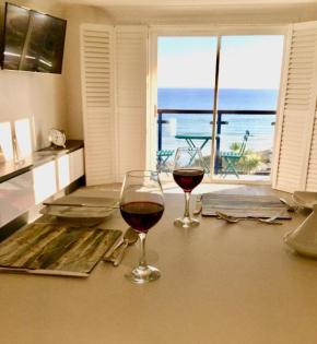 Stylish Sea View Apartment with Parking